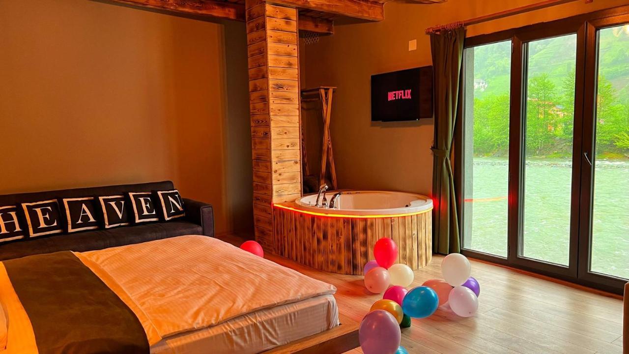 Bed and Breakfast Heaven Vip Wooden Palace Ардешен Экстерьер фото